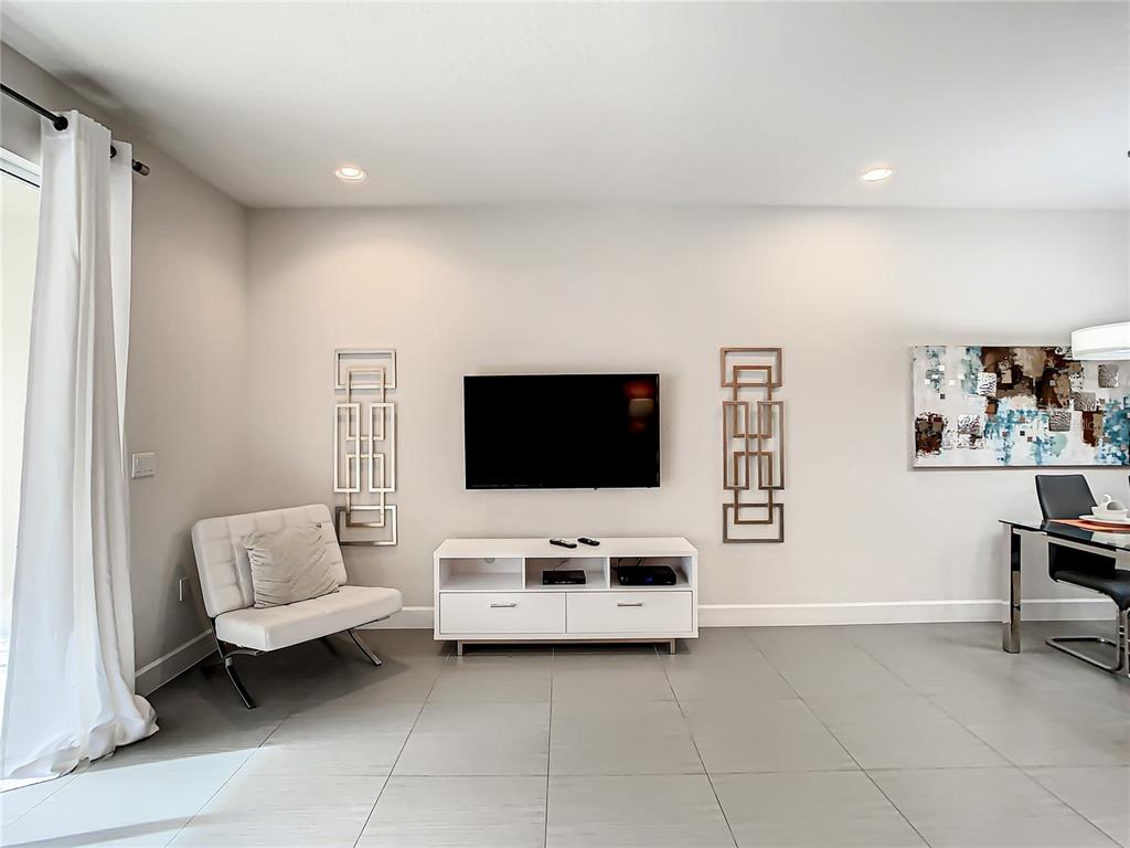 Slide show image of the Orlando Florida Home for Sale 15