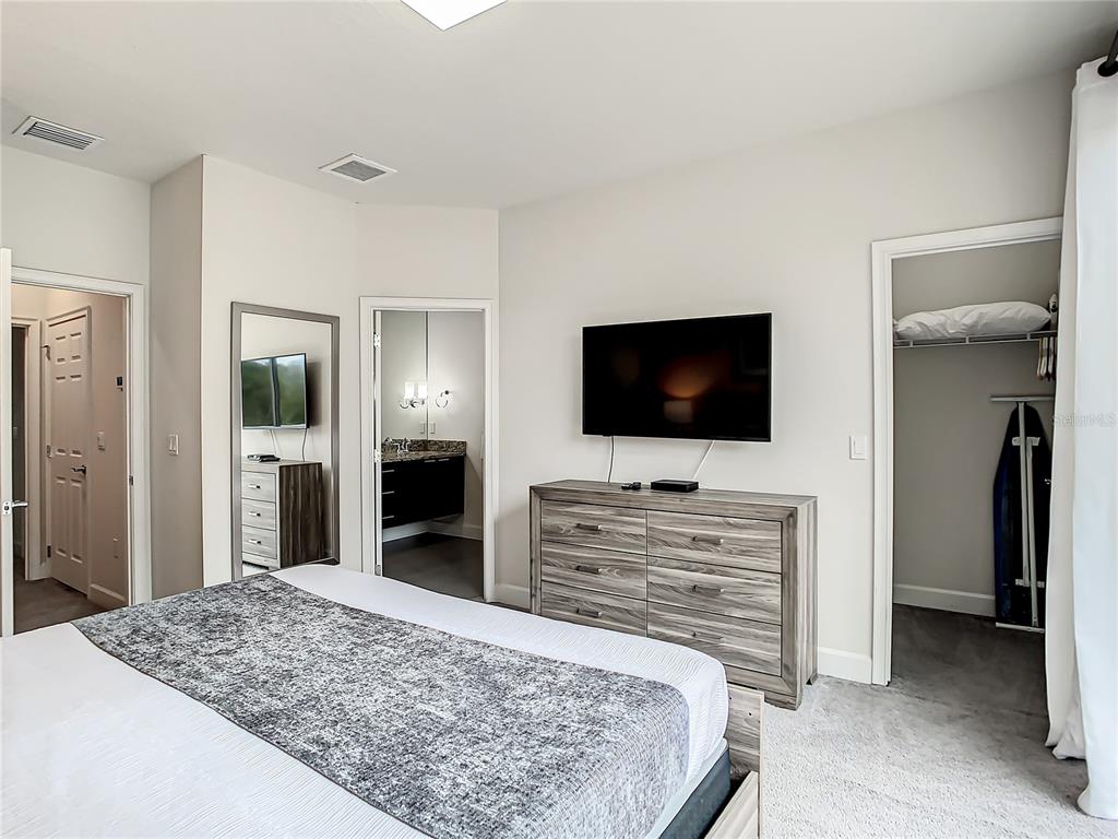 Slide show image of the Orlando Florida Home for Sale 25