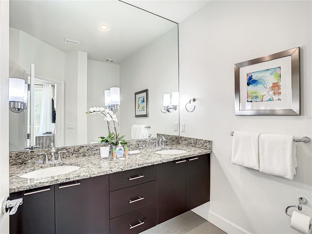 Slide show image of the Orlando Florida Home for Sale 31