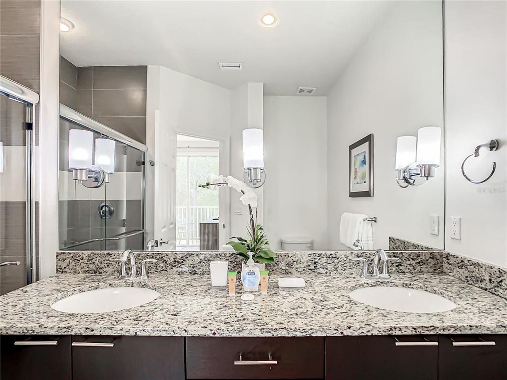 Slide show image of the Orlando Florida Home for Sale 32