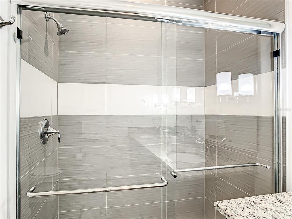 Slide show image of the Orlando Florida Home for Sale 33