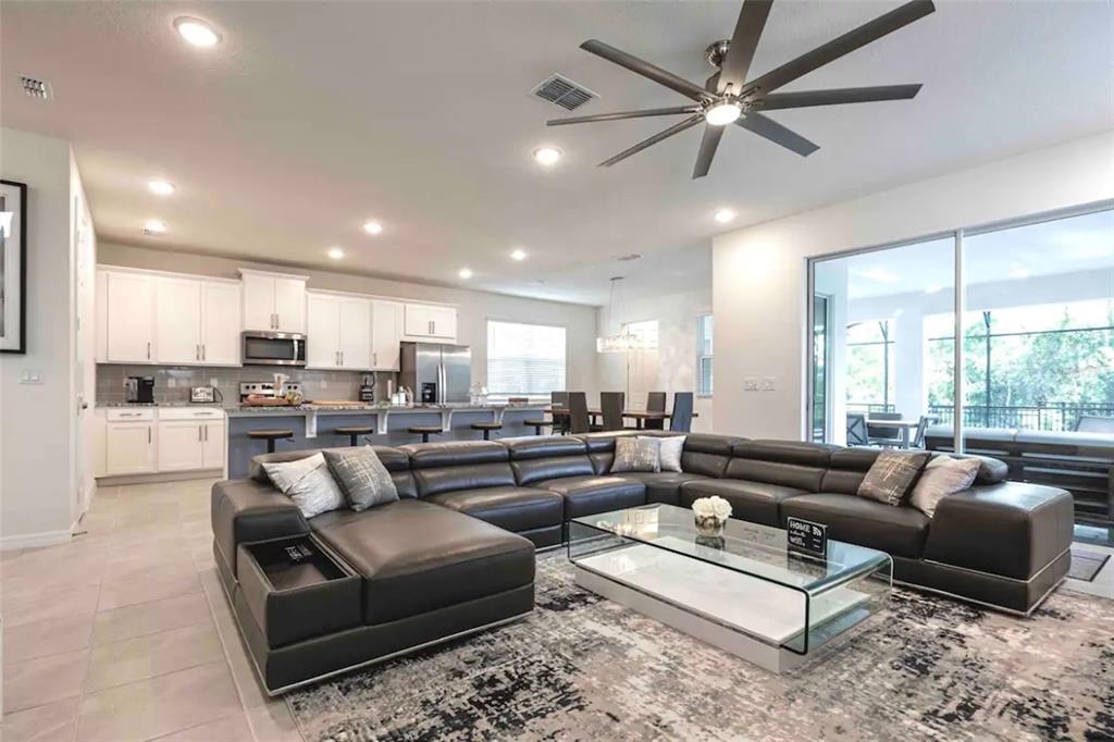 Slide show image of the Orlando Florida Home for Sale 12