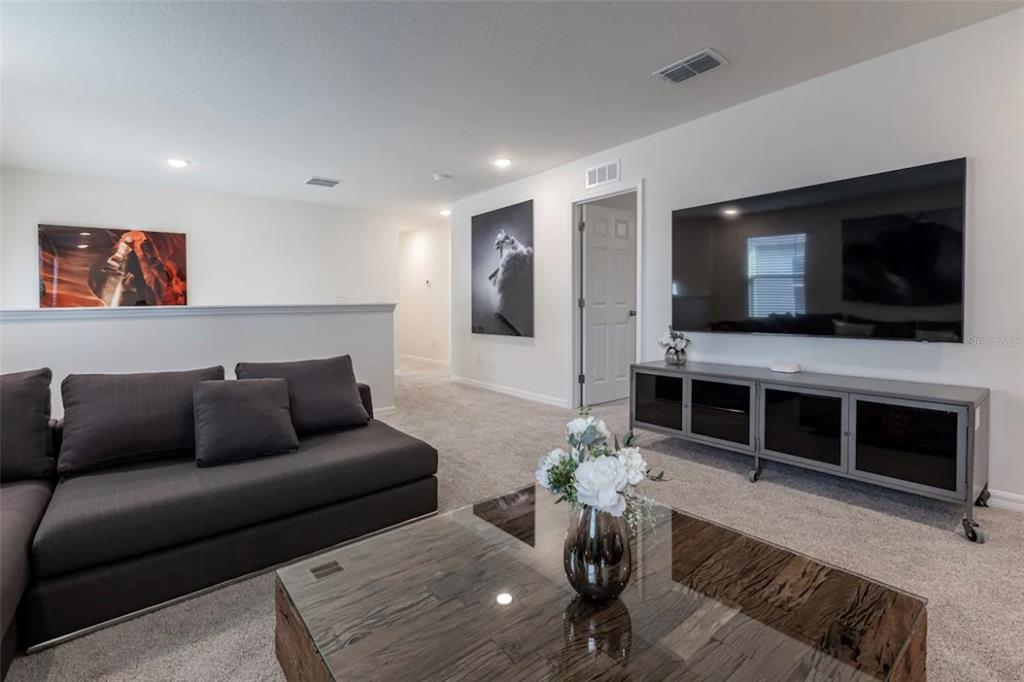 Slide show image of the Orlando Florida Home for Sale 15