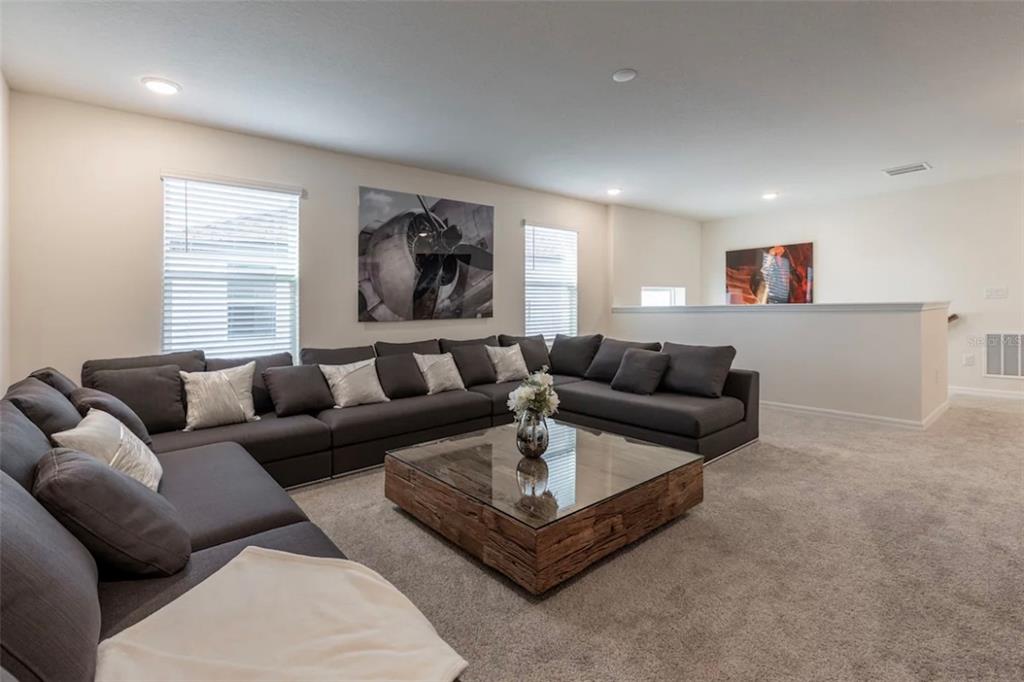 Slide show image of the Orlando Florida Home for Sale 17