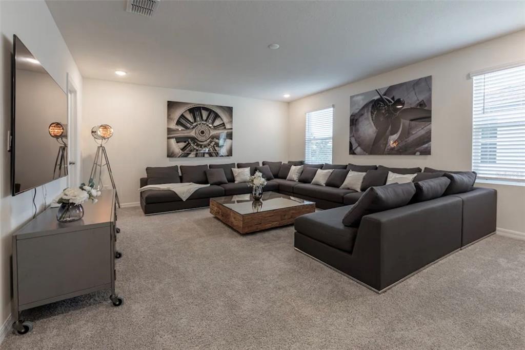 Slide show image of the Orlando Florida Home for Sale 18