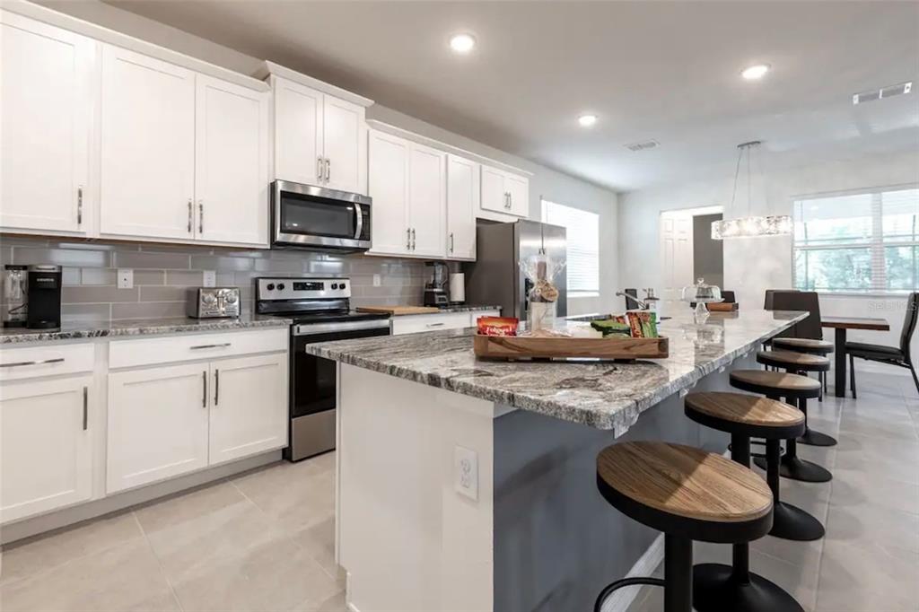 Slide show image of the Orlando Florida Home for Sale 19