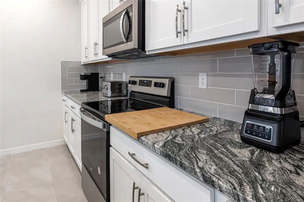 Slide show image of the Orlando Florida Home for Sale 23