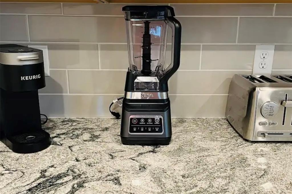 Slide show image of the Orlando Florida Home for Sale 25