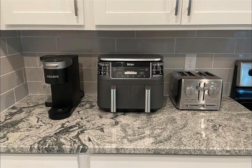 Slide show image of the Orlando Florida Home for Sale 27