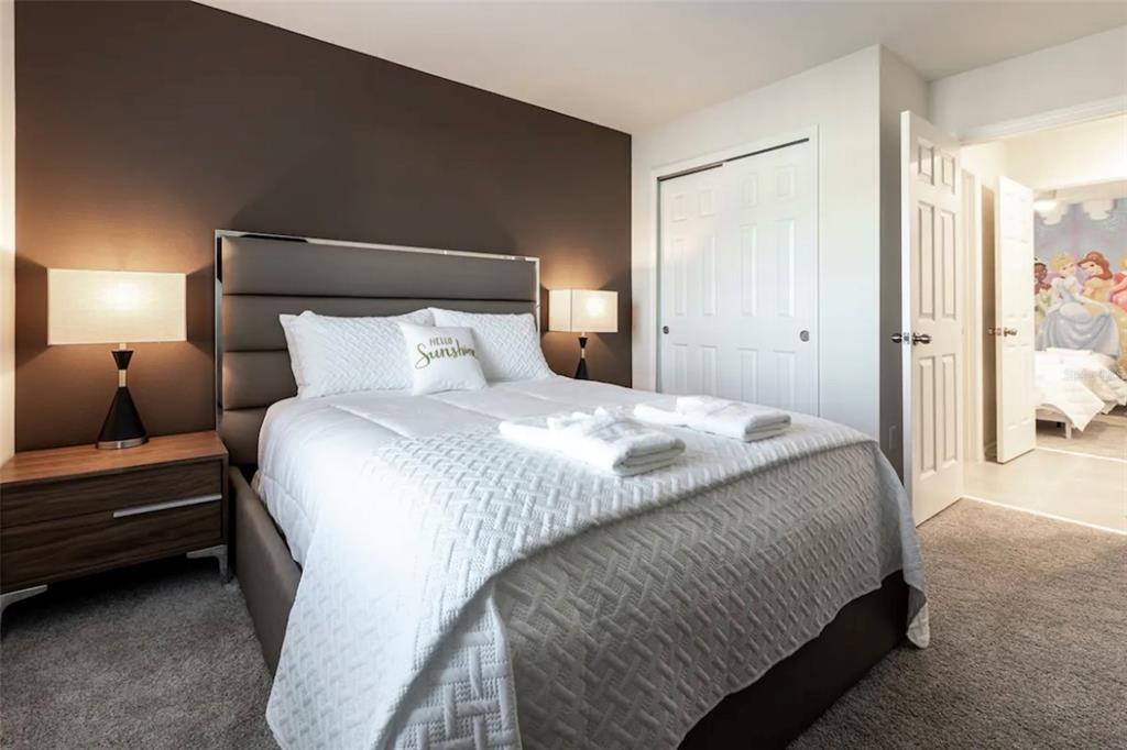 Slide show image of the Orlando Florida Home for Sale 31