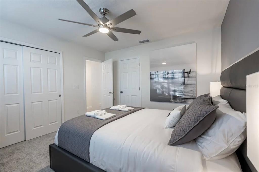 Slide show image of the Orlando Florida Home for Sale 37