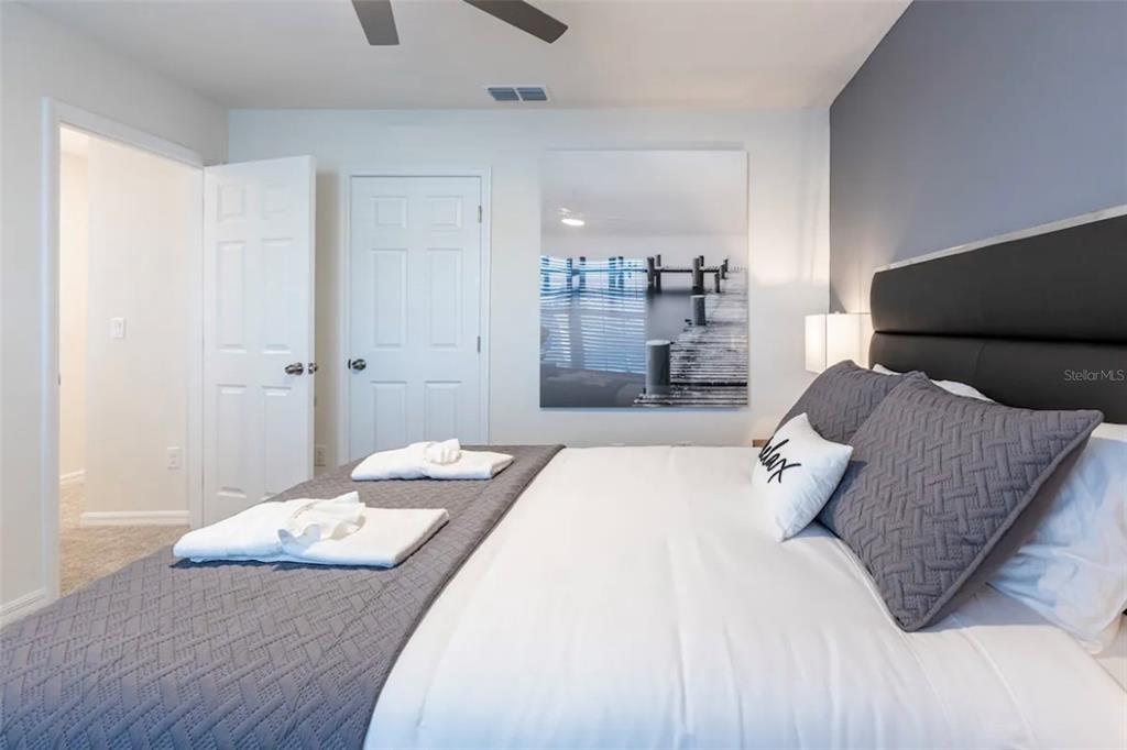 Slide show image of the Orlando Florida Home for Sale 38