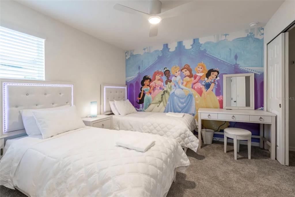 Slide show image of the Orlando Florida Home for Sale 44