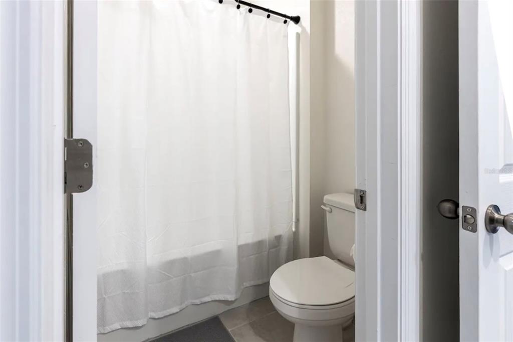 Slide show image of the Orlando Florida Home for Sale 59