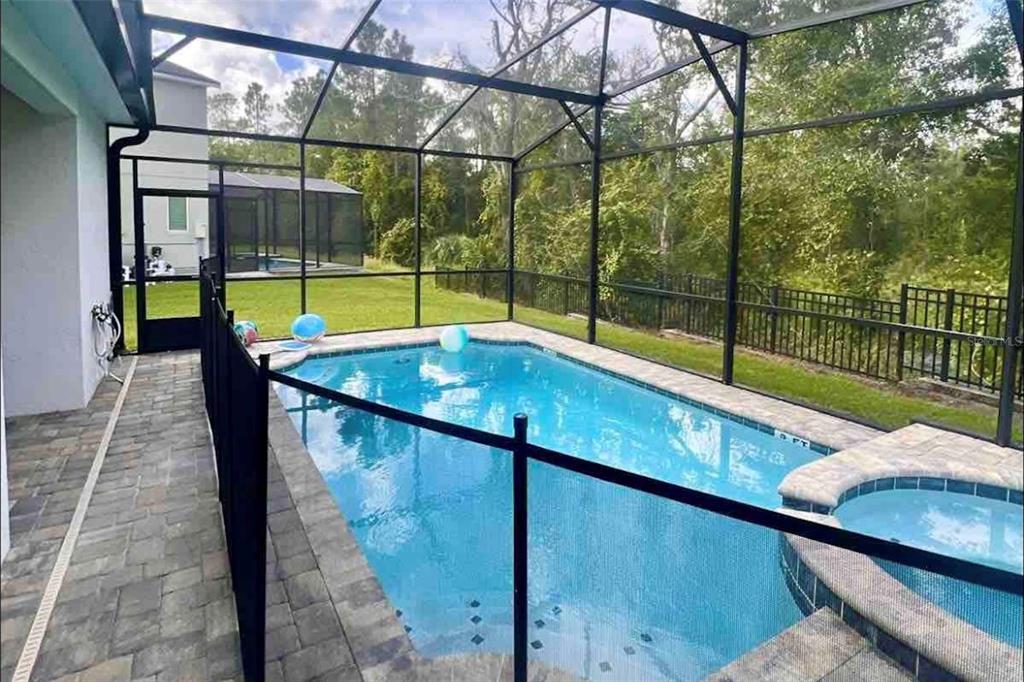 Slide show image of the Orlando Florida Home for Sale 71