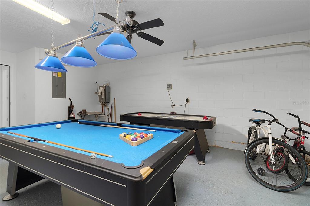 Slide show image of the Orlando Florida Home for Sale 33