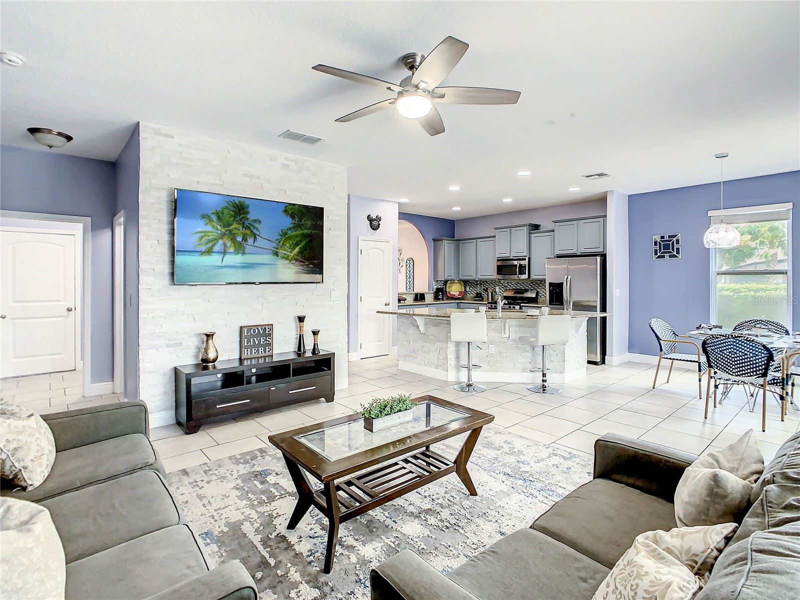 Slide show image of the Orlando Florida Home for Sale 15