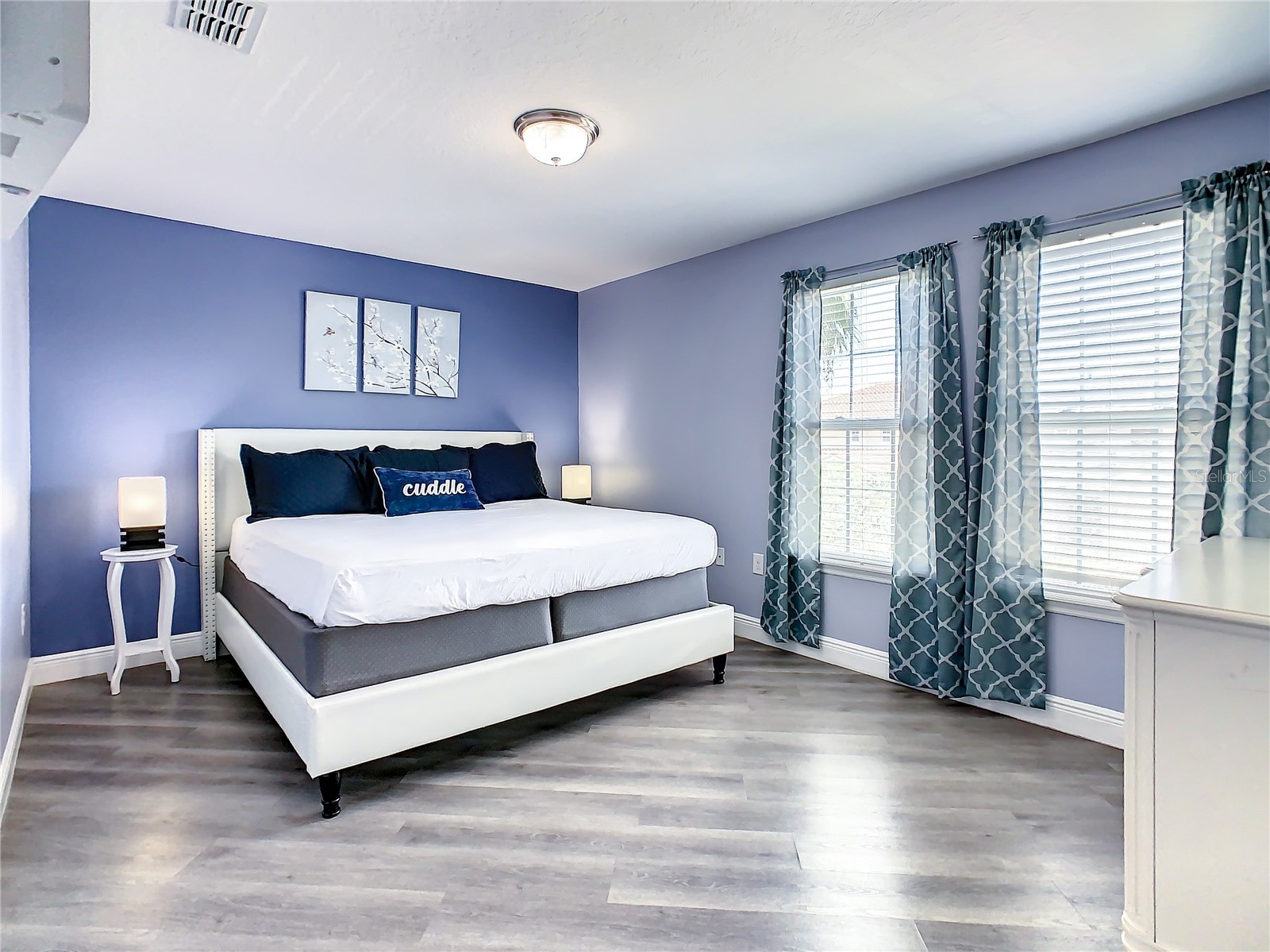 Slide show image of the Orlando Florida Home for Sale 23