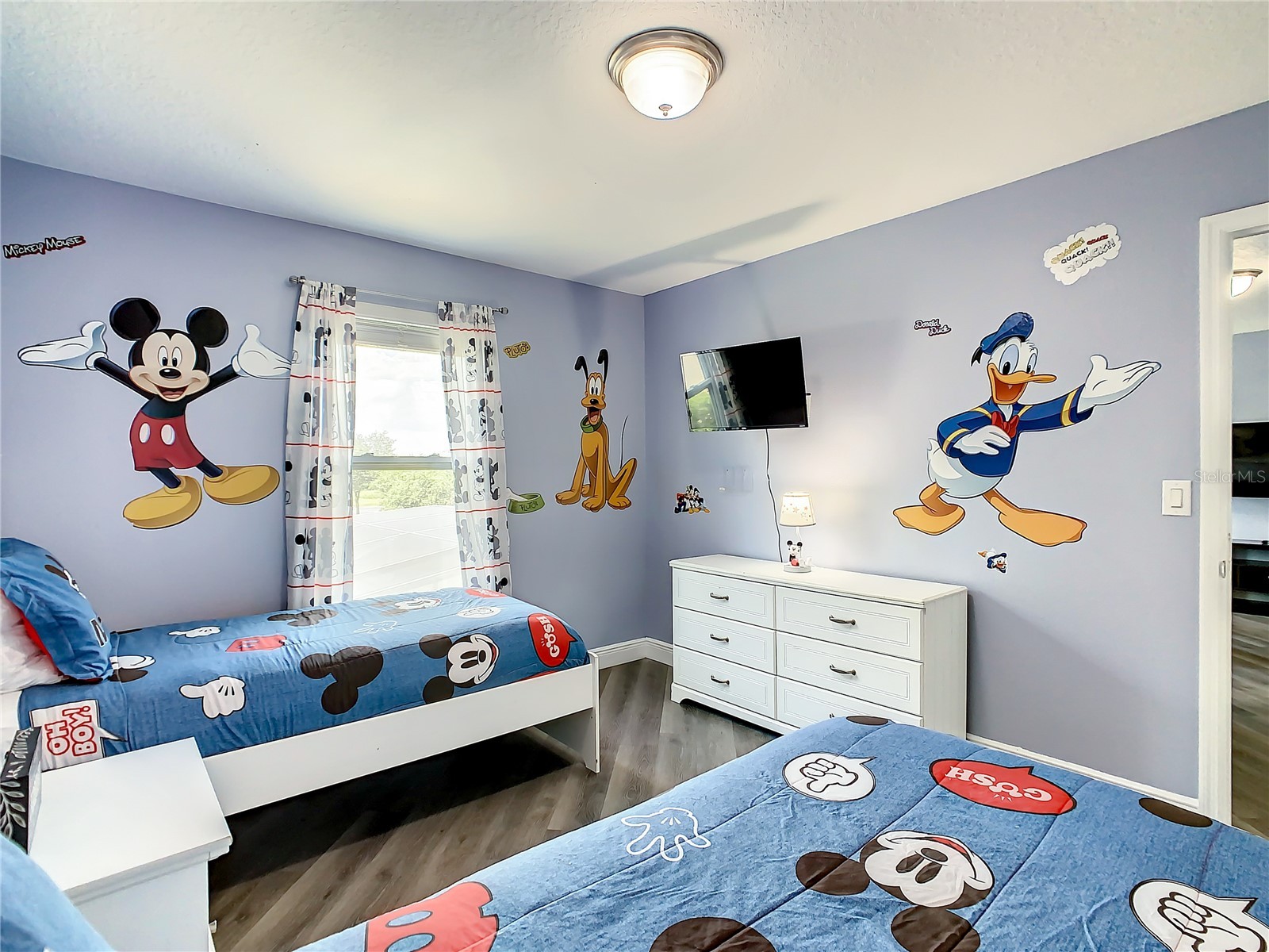 Slide show image of the Orlando Florida Home for Sale 31