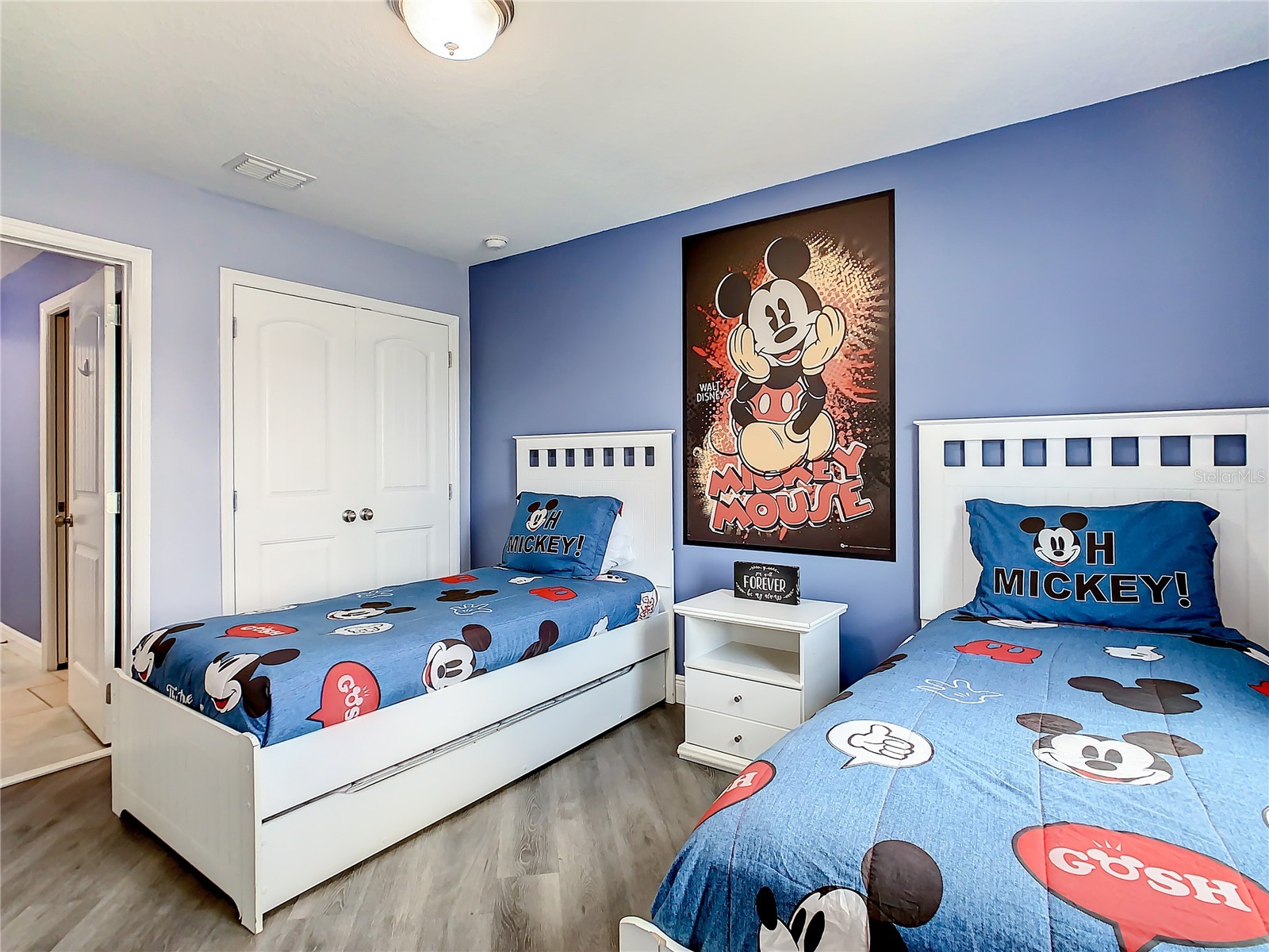 Slide show image of the Orlando Florida Home for Sale 32