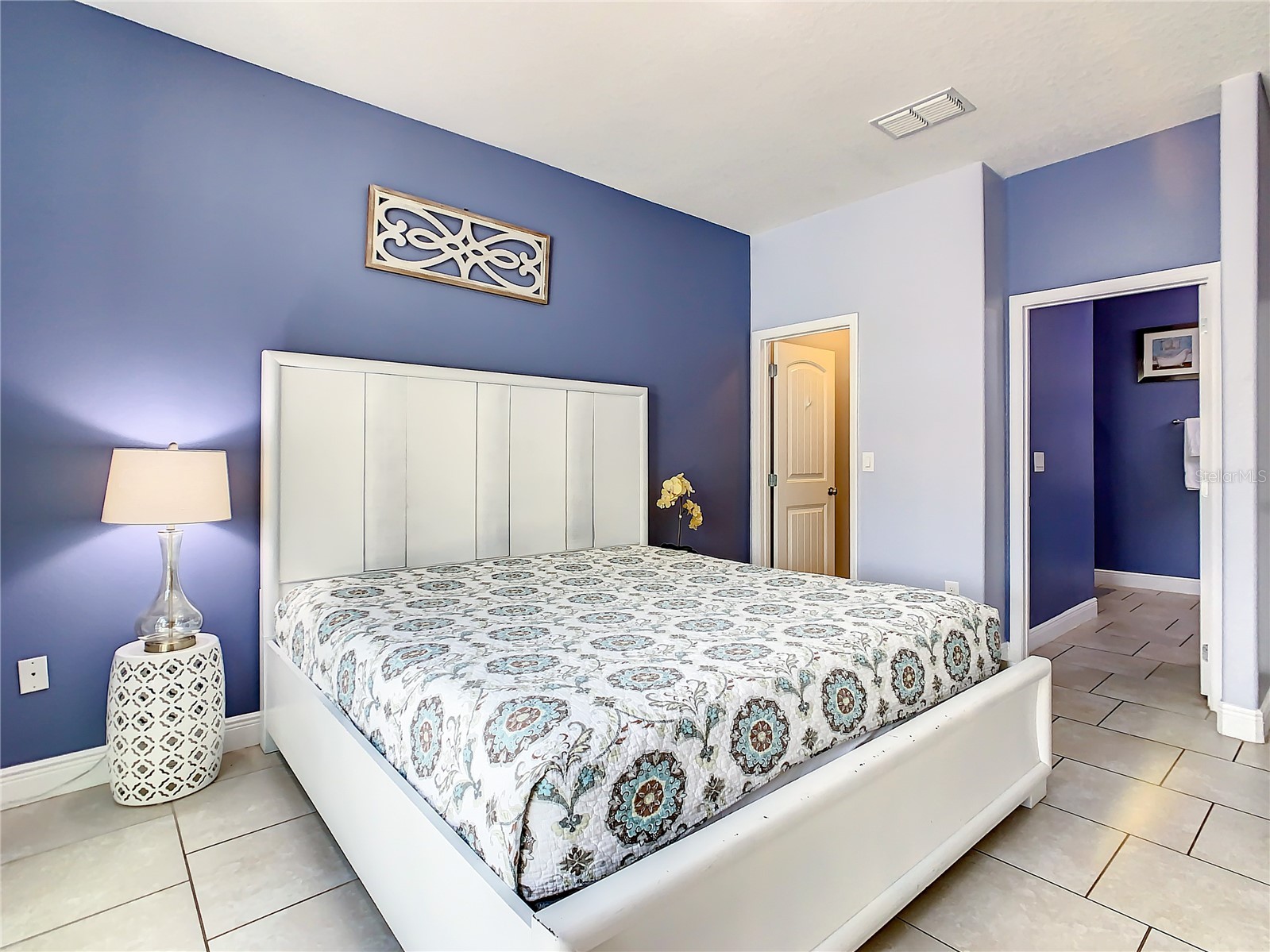 Slide show image of the Orlando Florida Home for Sale 38