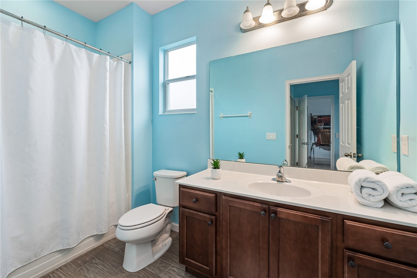 Slide show image of the Orlando Florida Home for Sale 15