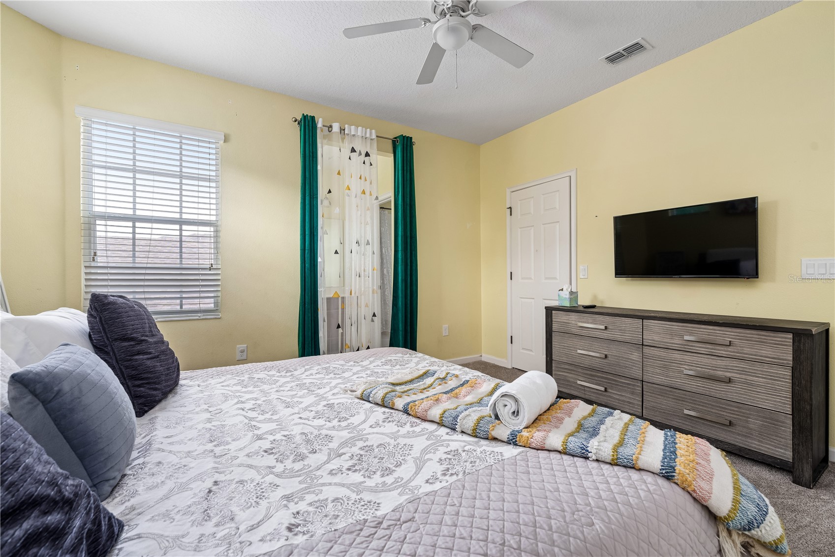 Slide show image of the Orlando Florida Home for Sale 22