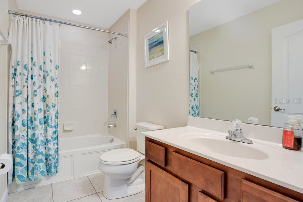 Slide show image of the Orlando Florida Home for Sale 27