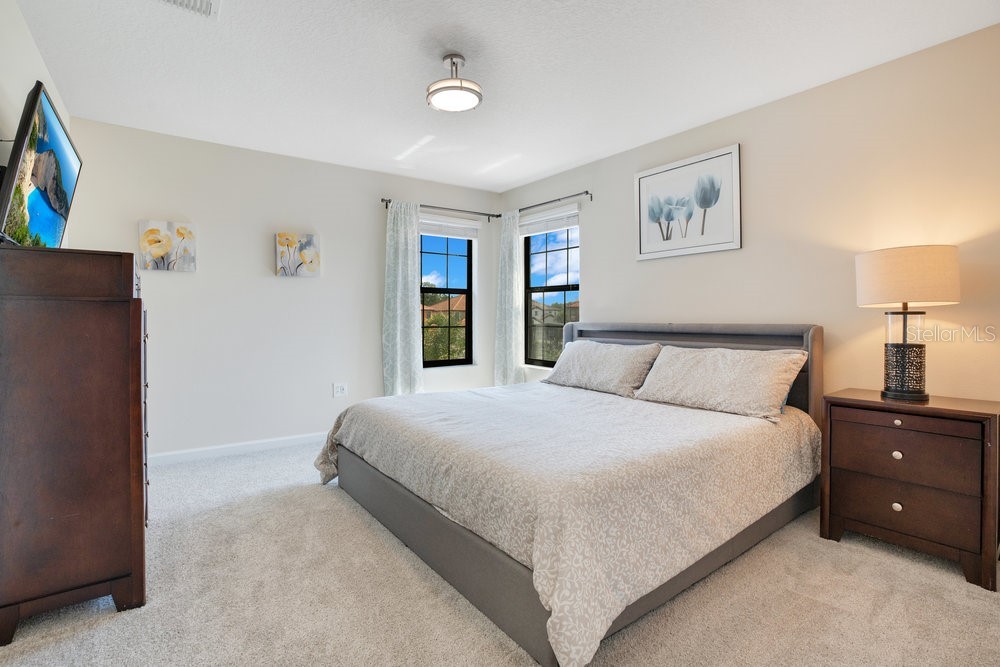 Slide show image of the Orlando Florida Home for Sale 29