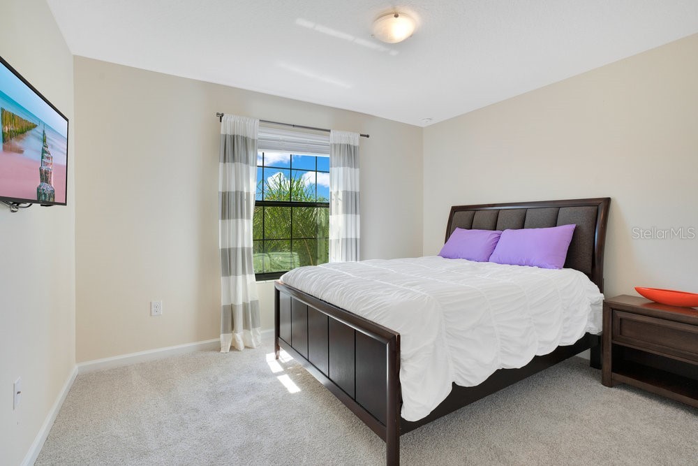 Slide show image of the Orlando Florida Home for Sale 33