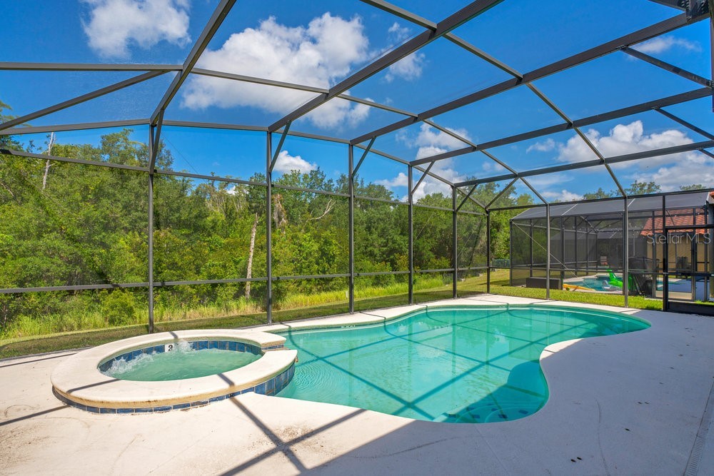 Slide show image of the Orlando Florida Home for Sale 37