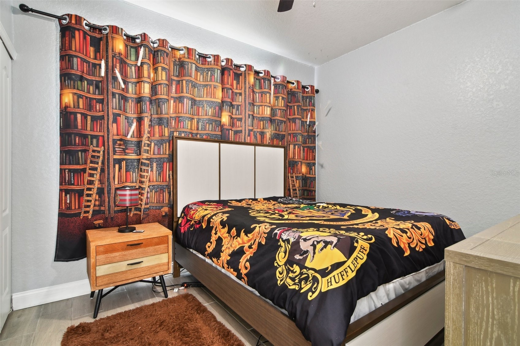 Slide show image of the Orlando Florida Home for Sale 16