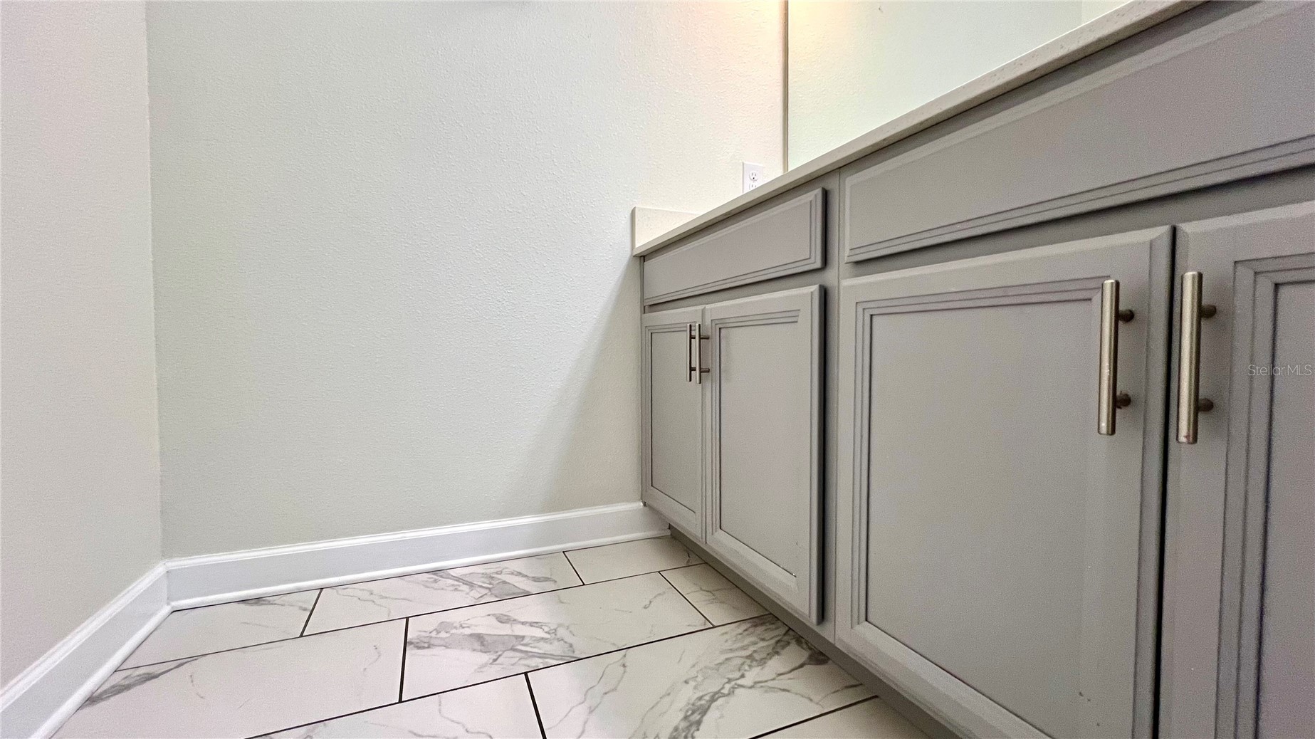 Slide show image of the Orlando Florida Home for Sale 19