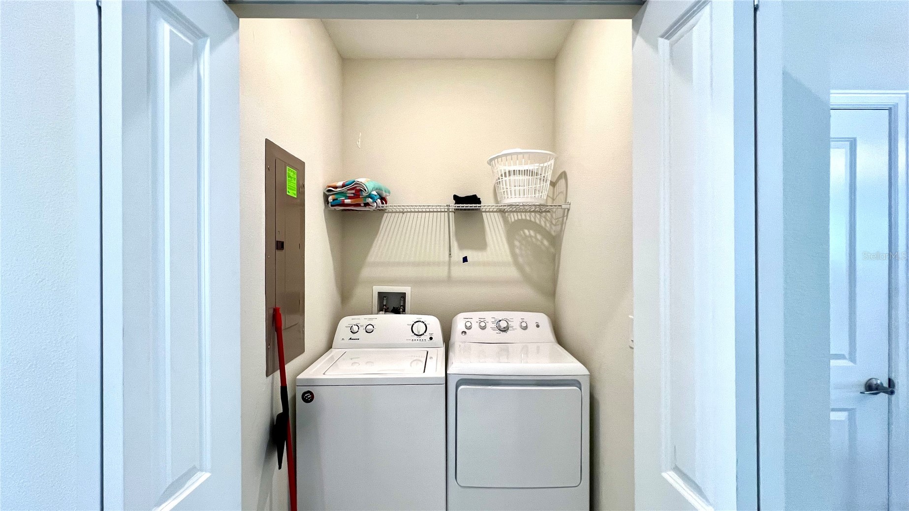 Slide show image of the Orlando Florida Home for Sale 22