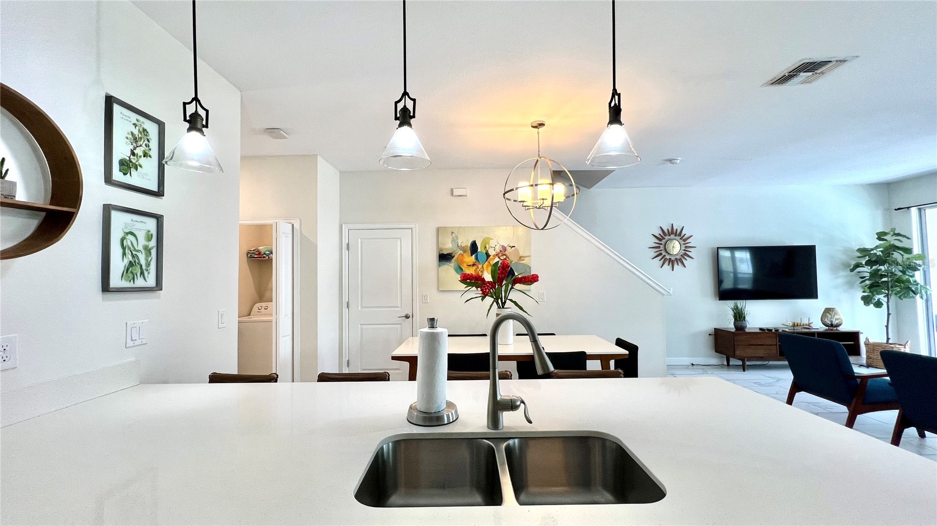 Slide show image of the Orlando Florida Home for Sale 29