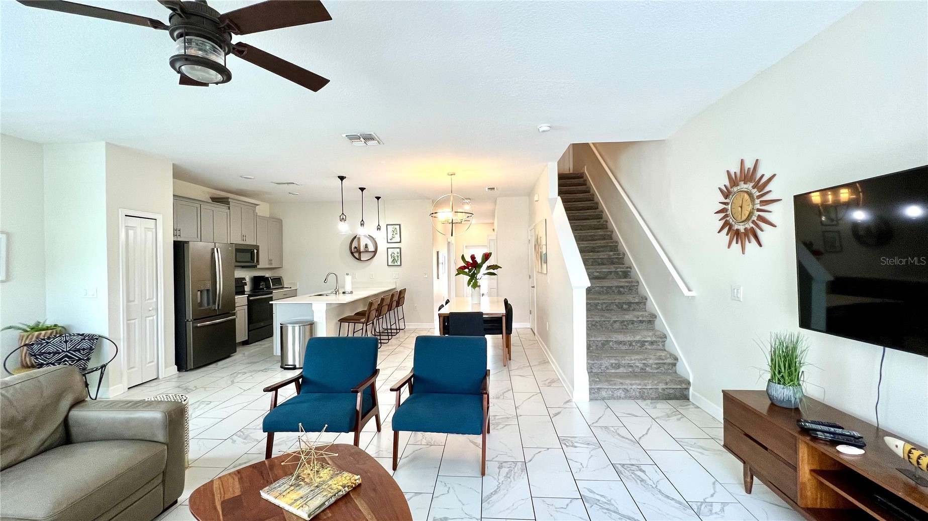 Slide show image of the Orlando Florida Home for Sale 34