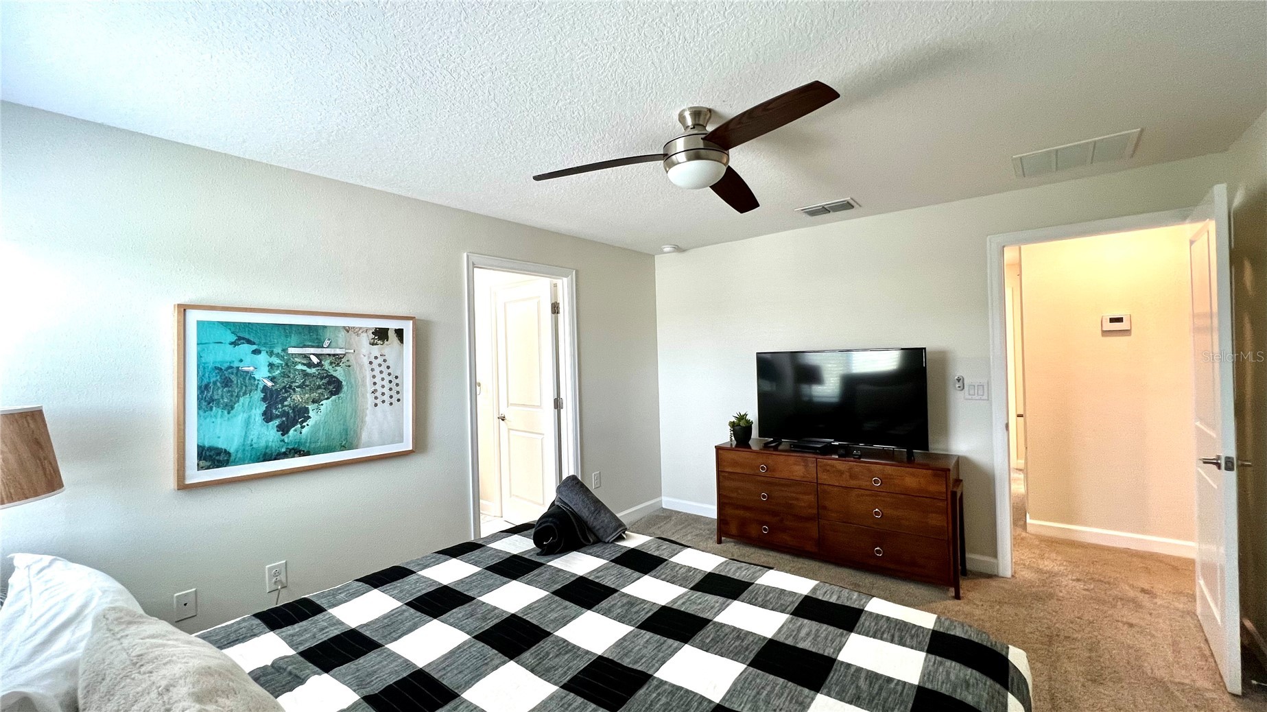 Slide show image of the Orlando Florida Home for Sale 43