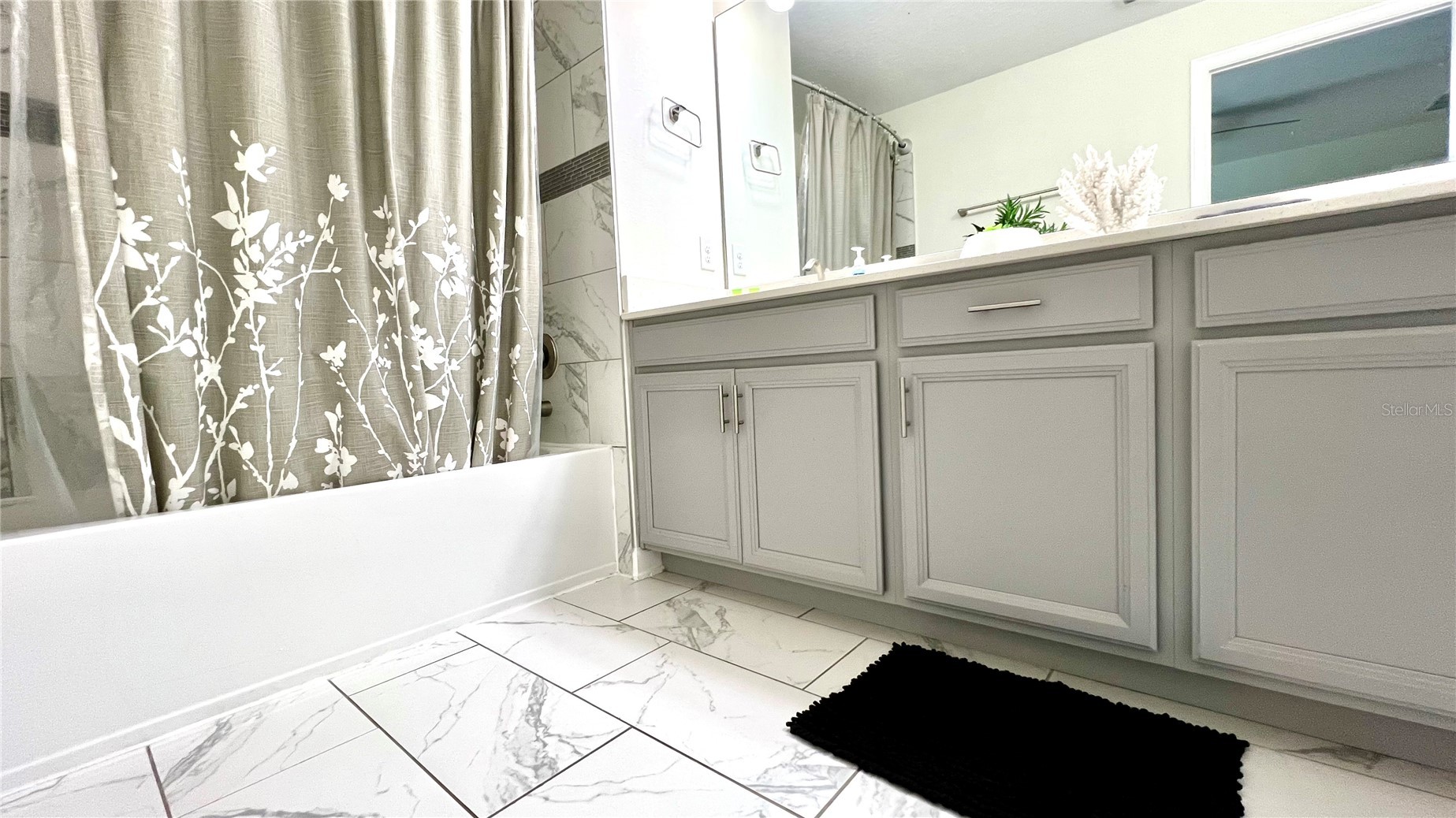 Slide show image of the Orlando Florida Home for Sale 45