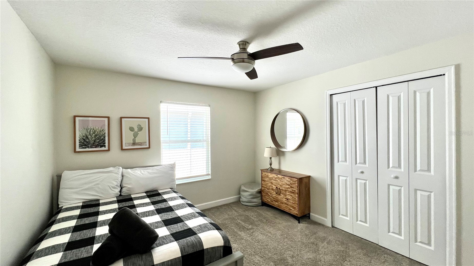 Slide show image of the Orlando Florida Home for Sale 46