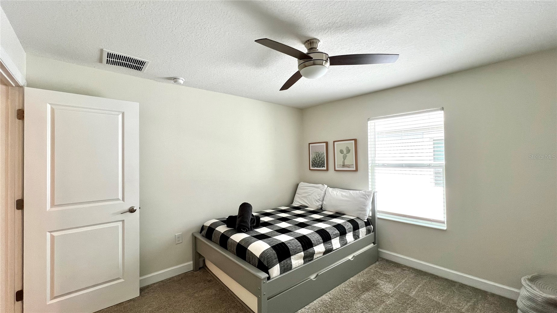 Slide show image of the Orlando Florida Home for Sale 47