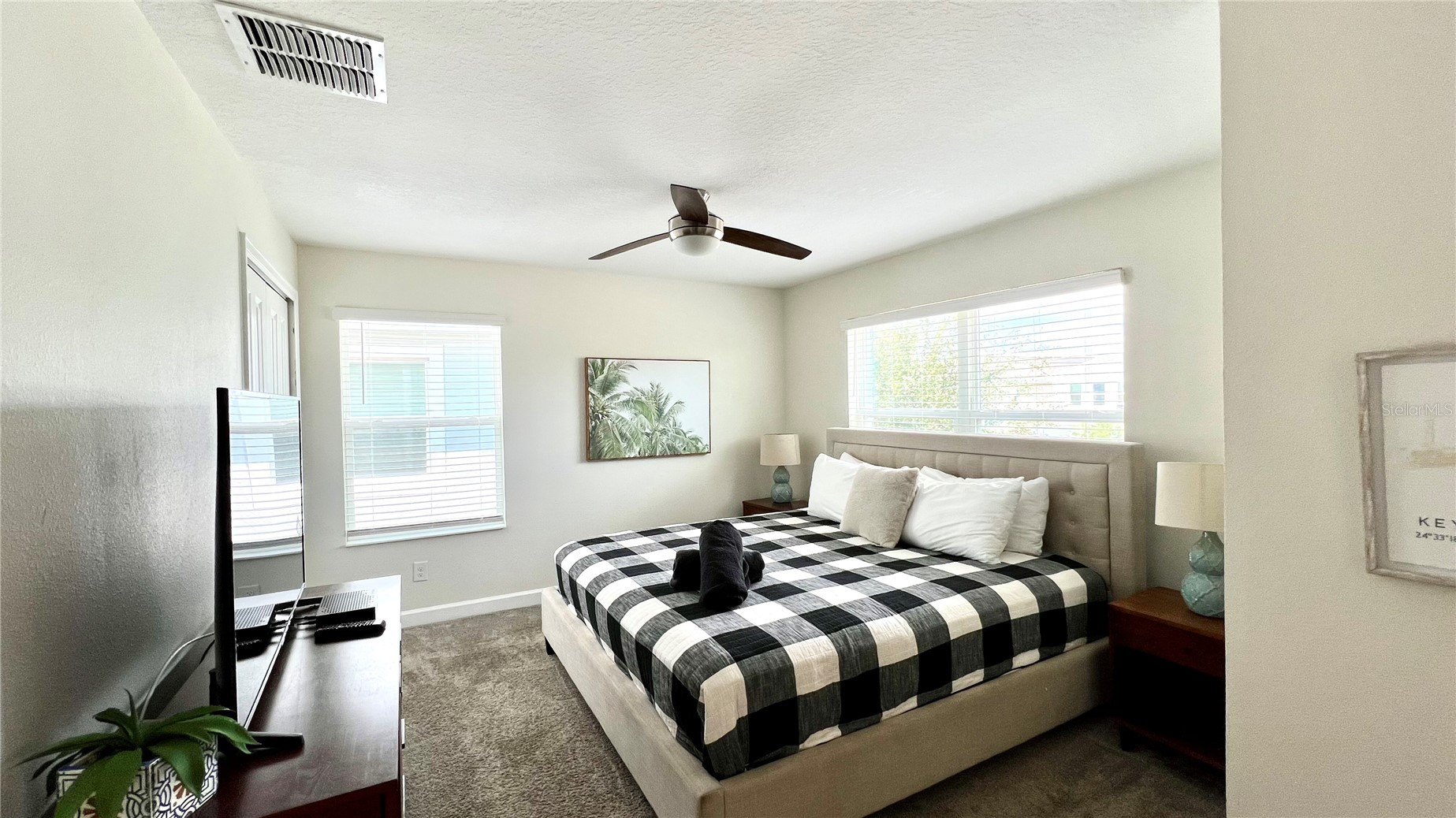 Slide show image of the Orlando Florida Home for Sale 48