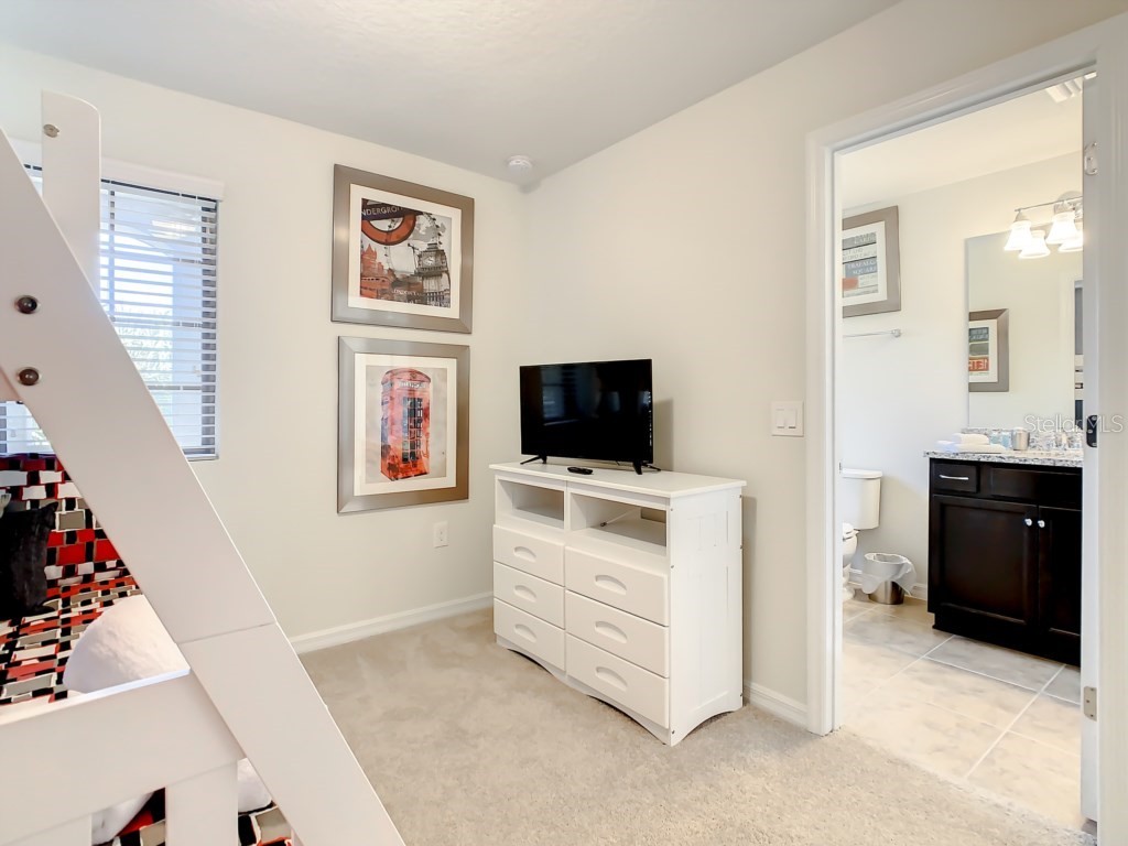 Slide show image of the Orlando Florida Home for Sale 19