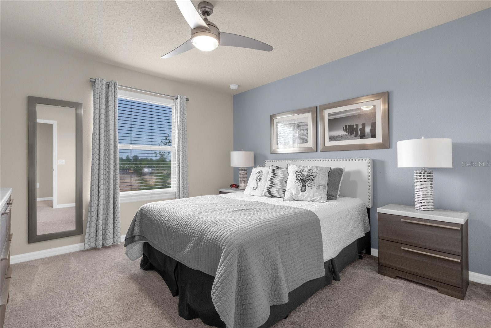 Slide show image of the Orlando Florida Home for Sale 33