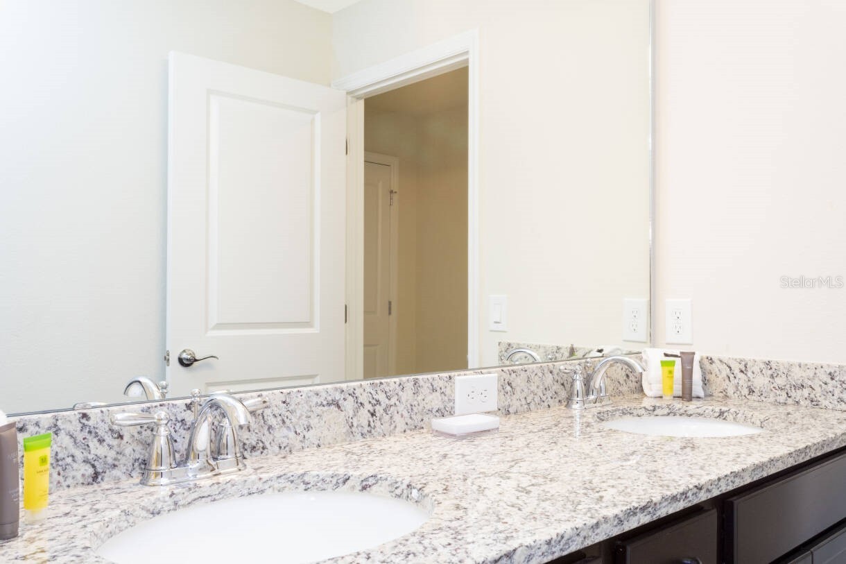 Slide show image of the Orlando Florida Home for Sale 29