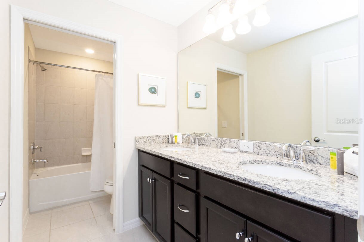 Slide show image of the Orlando Florida Home for Sale 30