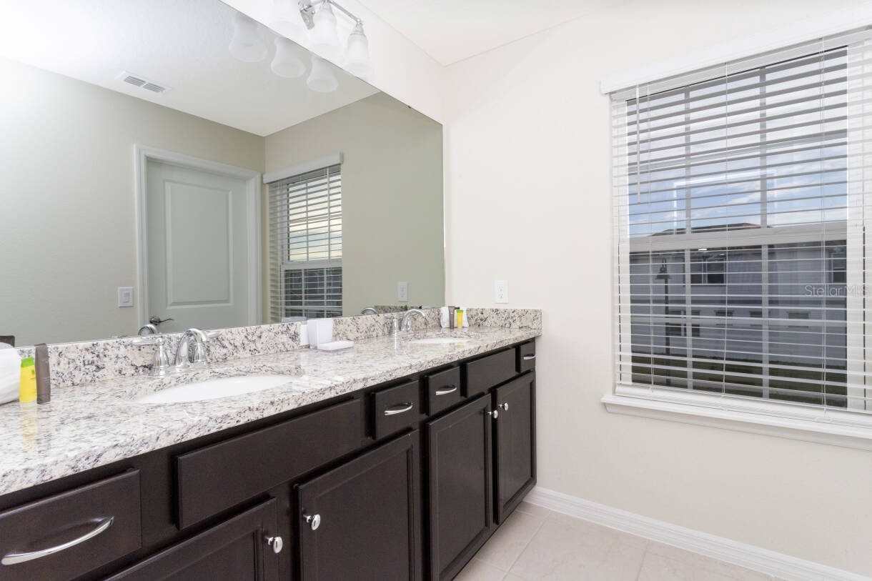 Slide show image of the Orlando Florida Home for Sale 46