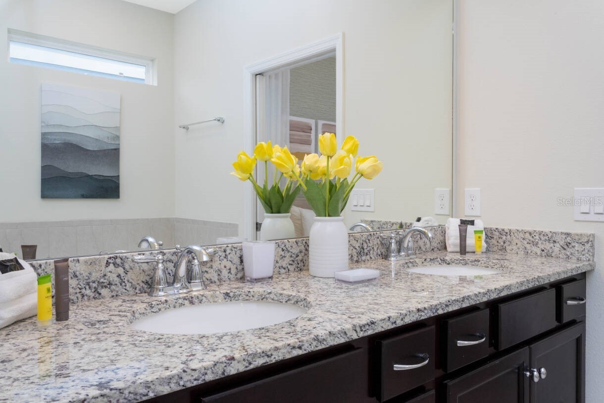 Slide show image of the Orlando Florida Home for Sale 51