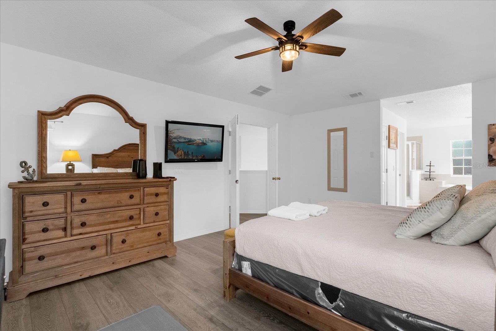 Slide show image of the Orlando Florida Home for Sale 24