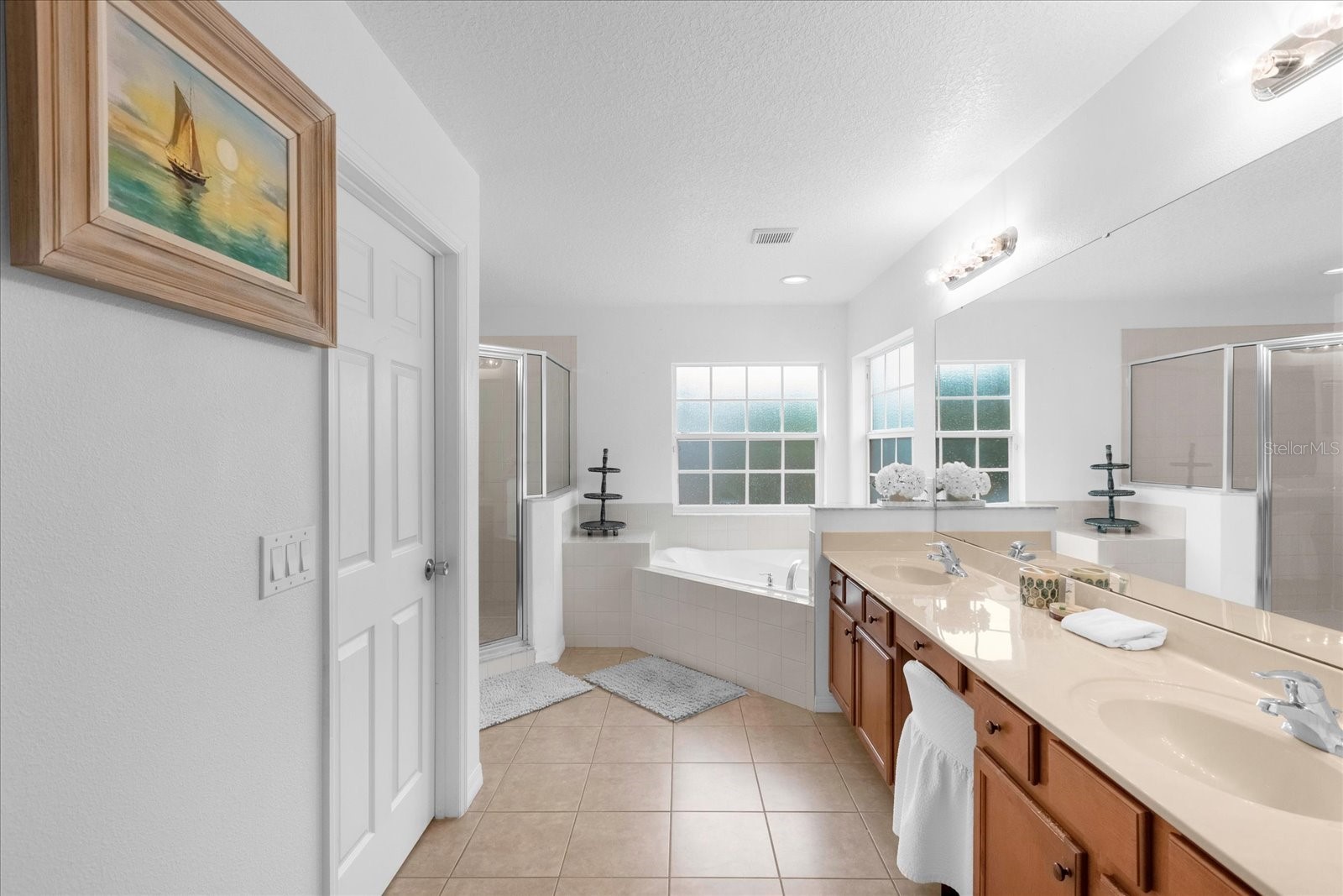 Slide show image of the Orlando Florida Home for Sale 26