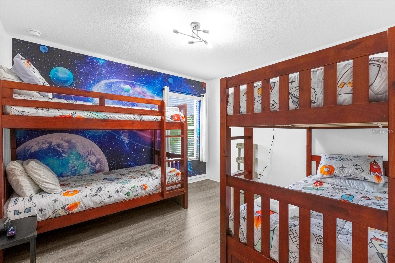 Slide show image of the Orlando Florida Home for Sale 32